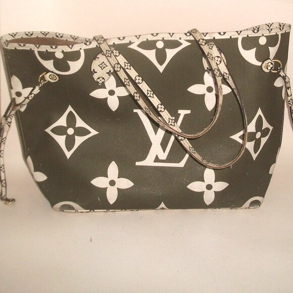 Huge PVC Shoulder Tote in Style of Monogram Shoulder Tote NOT Louis Vuitton - Picture 4 of 11